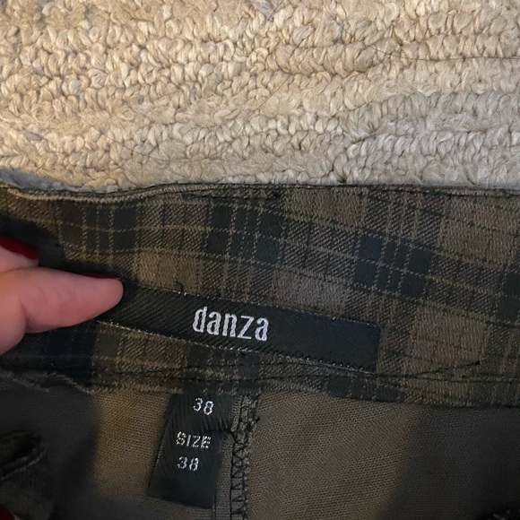 Plaid pant, excellent for fall - Picture 3 of 3